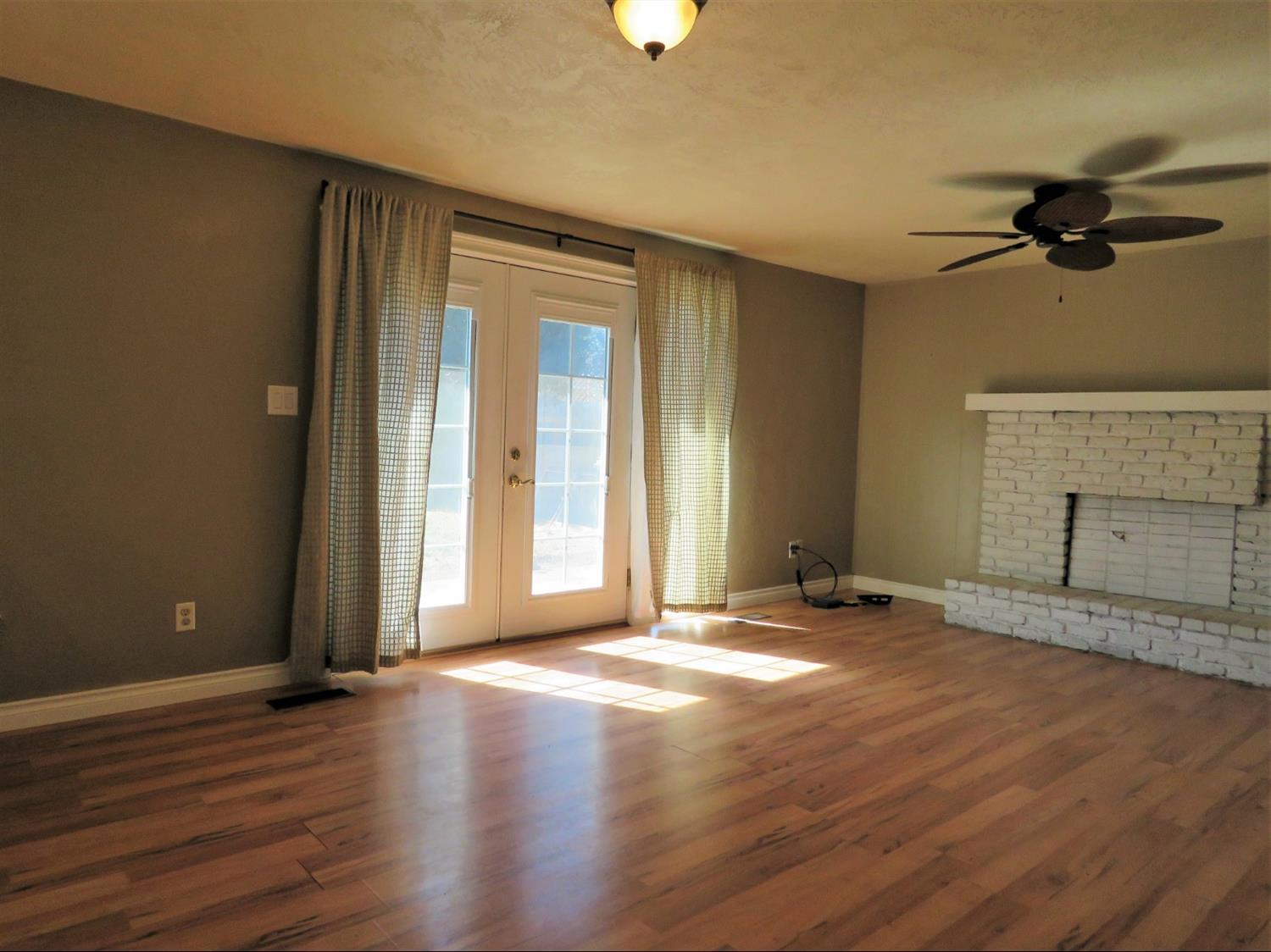 2072 Delta Waters Road Medford, OR 97504 - Photo 5 of 19 Additional Photo
