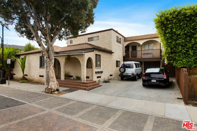 $2,215,000 | 802 Ozone Street, Santa Monica, CA 90405