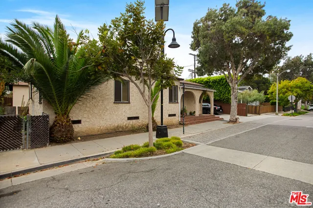 $2,215,000 | 802 Ozone Street, Santa Monica, CA 90405
