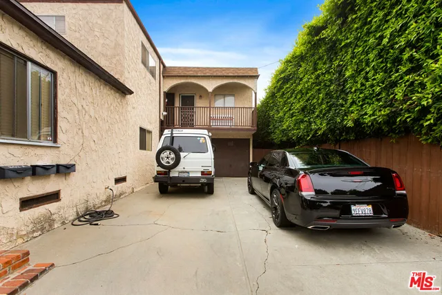 $2,215,000 | 802 Ozone Street, Santa Monica, CA 90405