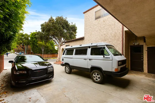 $2,215,000 | 802 Ozone Street, Santa Monica, CA 90405