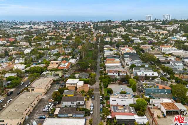 $2,215,000 | 802 Ozone Street, Santa Monica, CA 90405