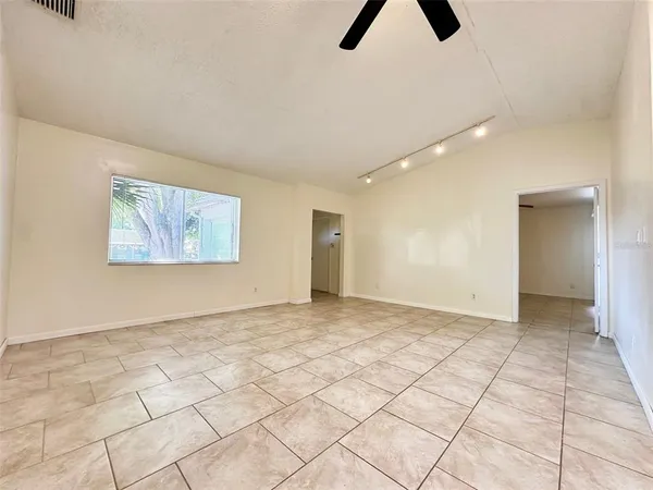 $2,800 | 9099 108th Avenue North, Seminole, FL 33777