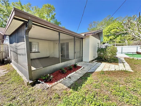 $2,800 | 9099 108th Avenue North, Seminole, FL 33777