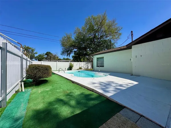 $2,800 | 9099 108th Avenue North, Seminole, FL 33777