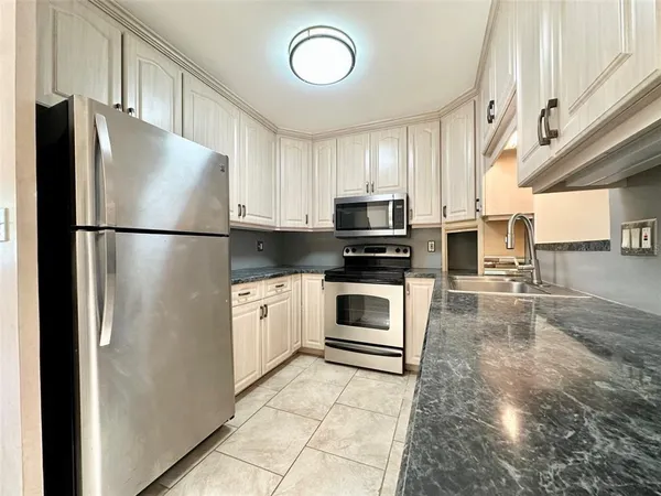 $2,800 | 9099 108th Avenue North, Seminole, FL 33777