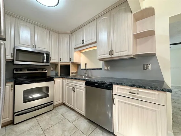 $2,800 | 9099 108th Avenue North, Seminole, FL 33777