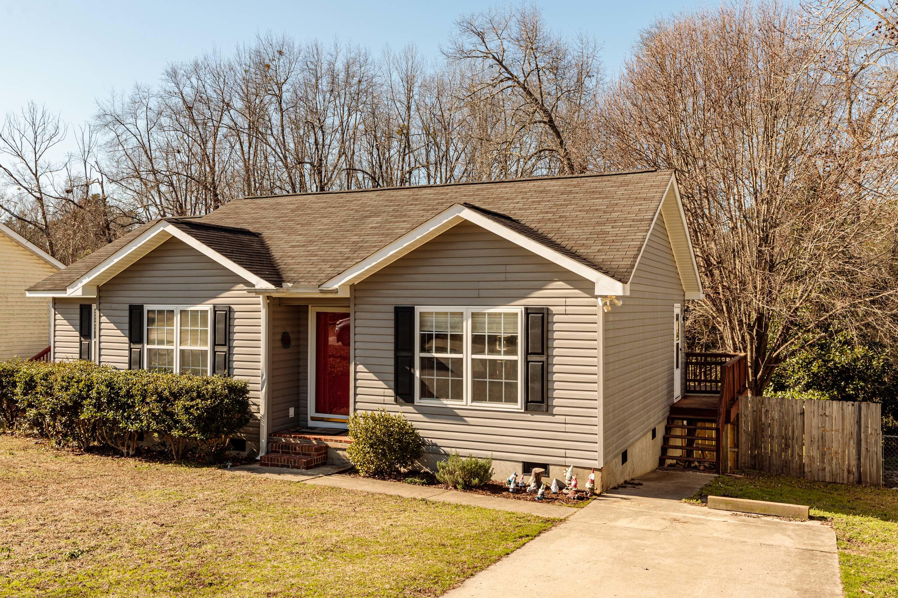 530 West Chapin Road Aberdeen, NC 28315 - Photo 2 of 20 Front with paved driveway