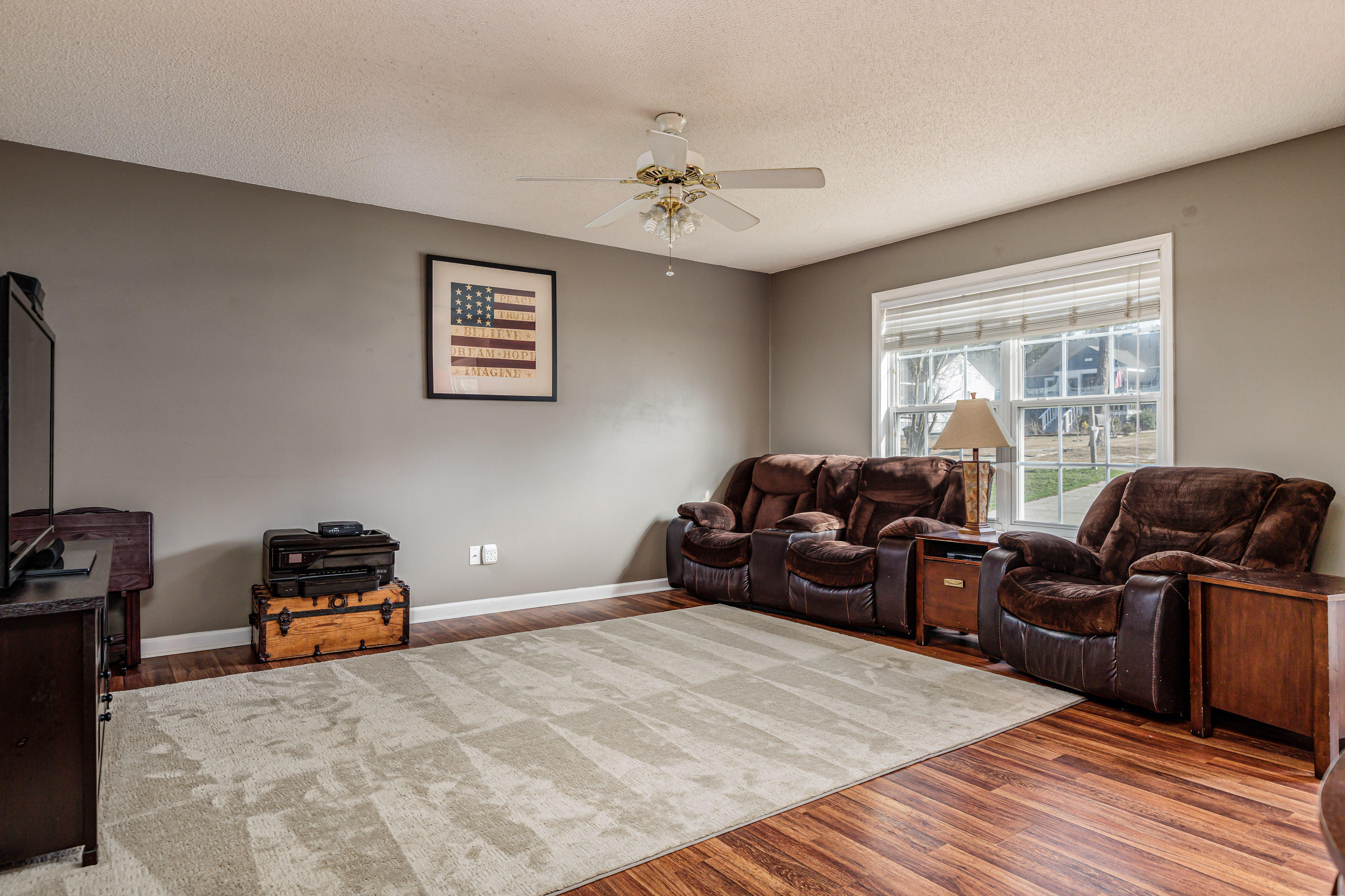 530 West Chapin Road Aberdeen, NC 28315 - Photo 4 of 20 Living room