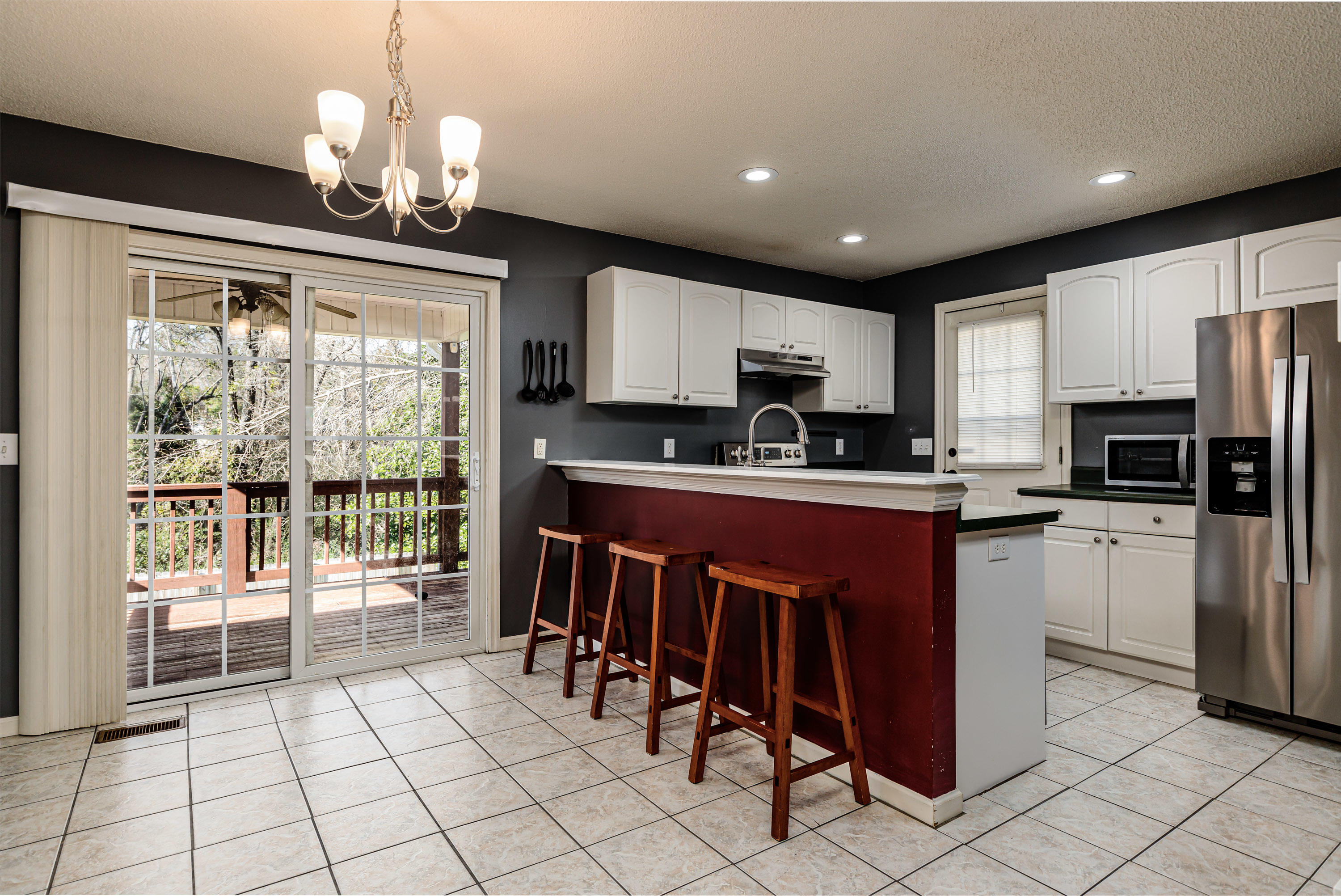530 West Chapin Road Aberdeen, NC 28315 - Photo 8 of 20 Dining and kitchen