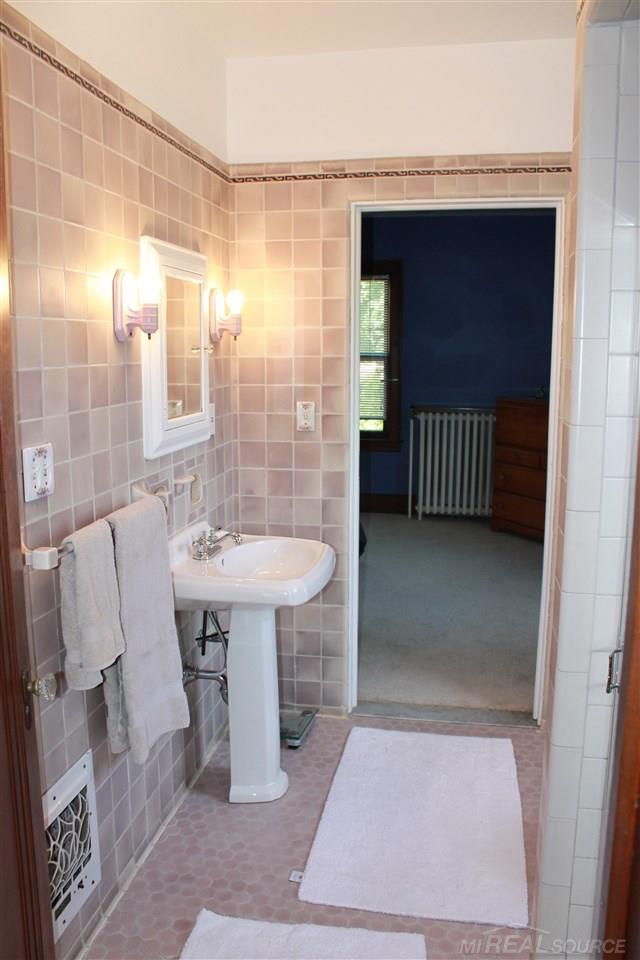 1242 Devonshire Road Grosse Pointe Park, MI 48230 - Photo 25 of 70
