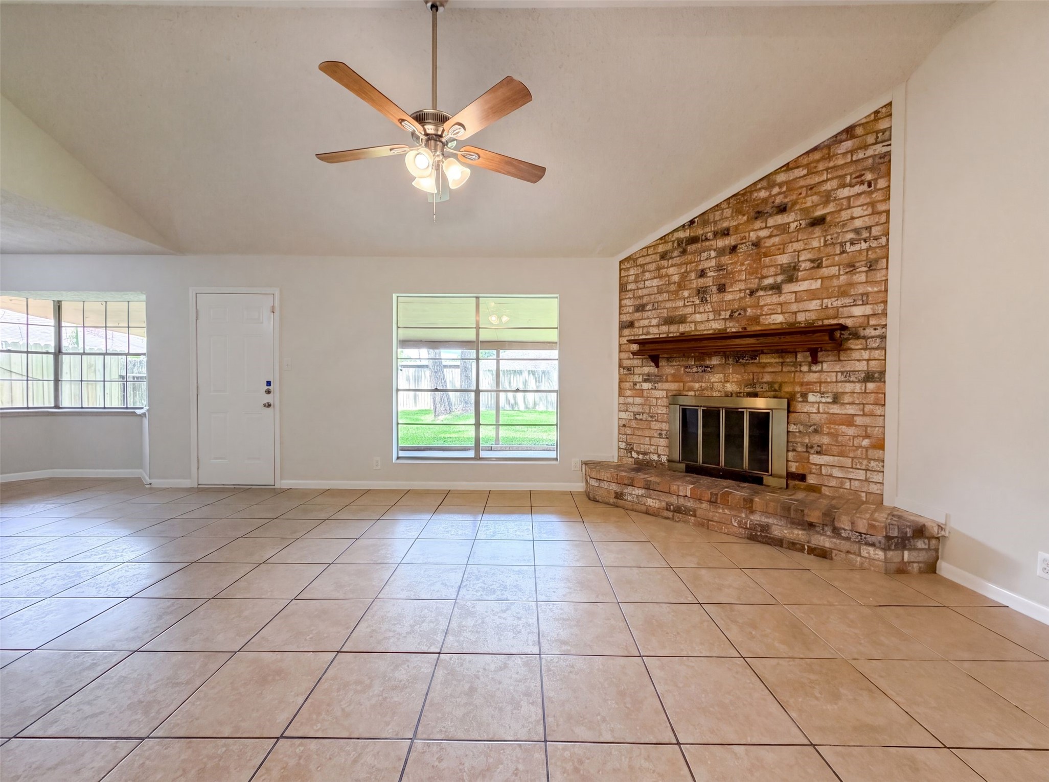 8 Sunnybrook Lane Angleton, TX 77515 - Photo 3 of 16