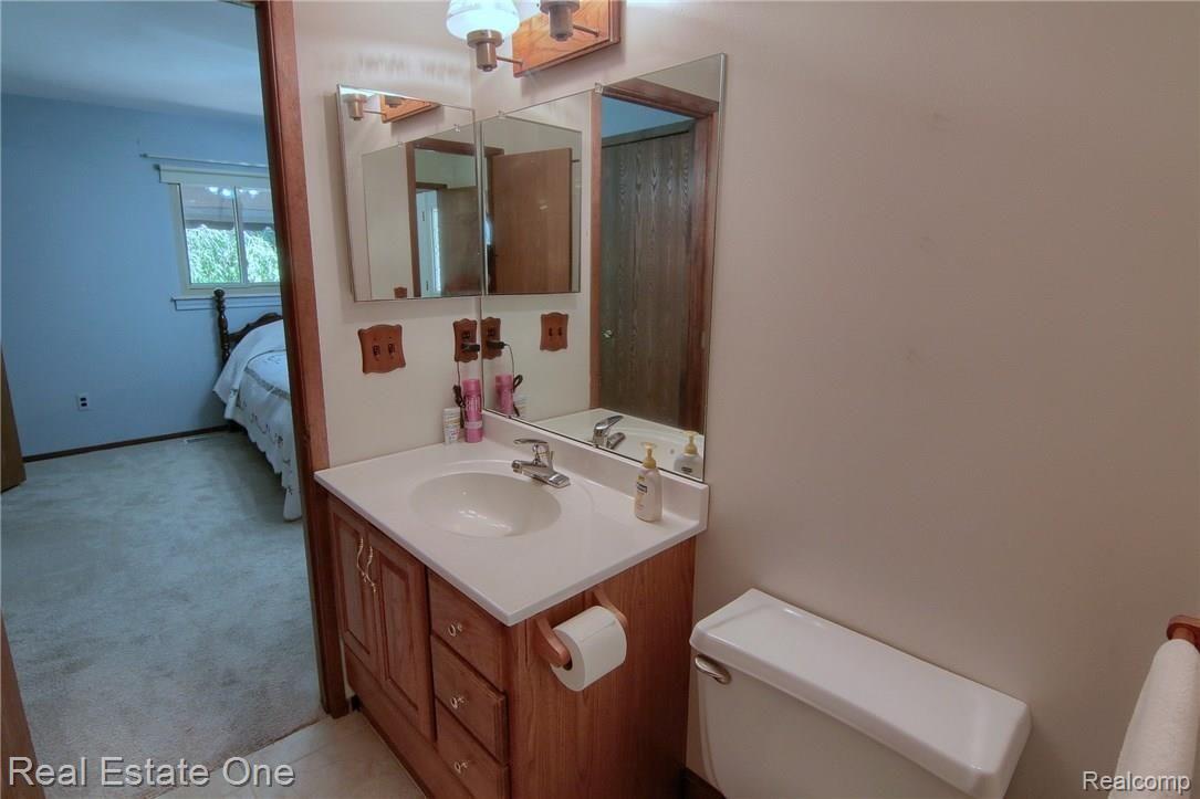 784 Harlan Court Rochester, MI 48307 - Photo 19 of 29 Master_Half_Bath.jpg