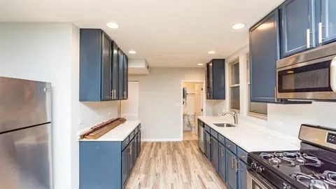 $2,200 | 6136 North Mozart Street, Unit 1, Chicago, IL 60659