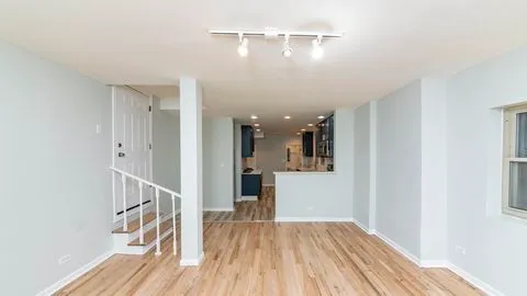 $2,200 | 6136 North Mozart Street, Unit 1, Chicago, IL 60659