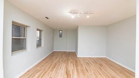 $2,200 | 6136 North Mozart Street, Unit 1, Chicago, IL 60659