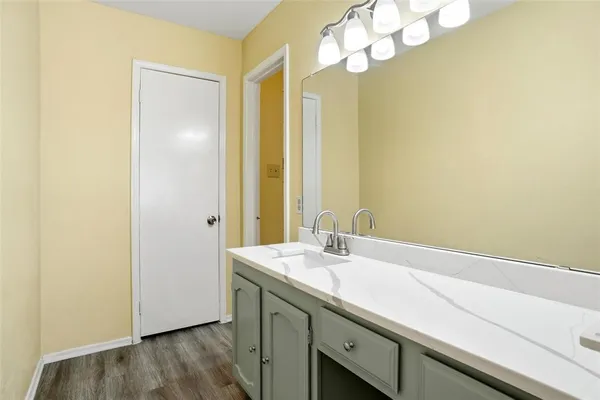 $2,300 | 134 London Lane, Glenn Heights, TX 75154