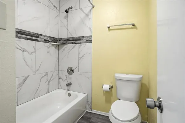 $2,300 | 134 London Lane, Glenn Heights, TX 75154