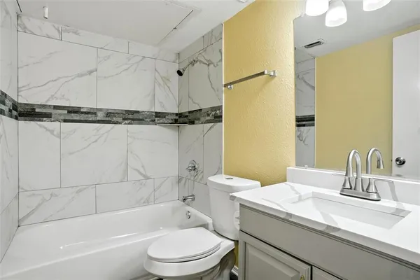 $2,300 | 134 London Lane, Glenn Heights, TX 75154