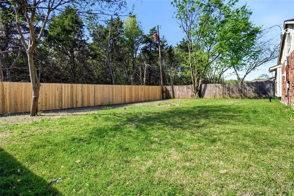 $2,300 | 134 London Lane, Glenn Heights, TX 75154