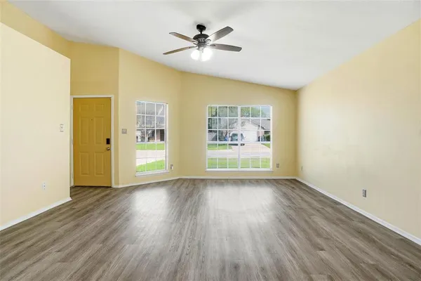 $2,300 | 134 London Lane, Glenn Heights, TX 75154