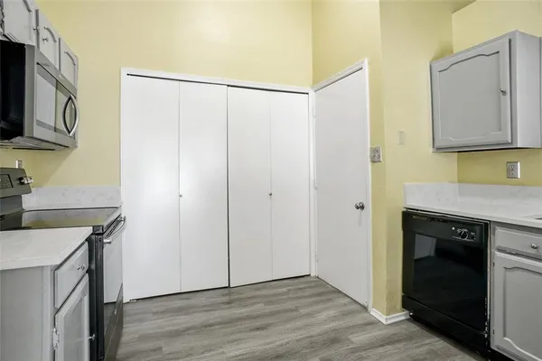 $2,300 | 134 London Lane, Glenn Heights, TX 75154