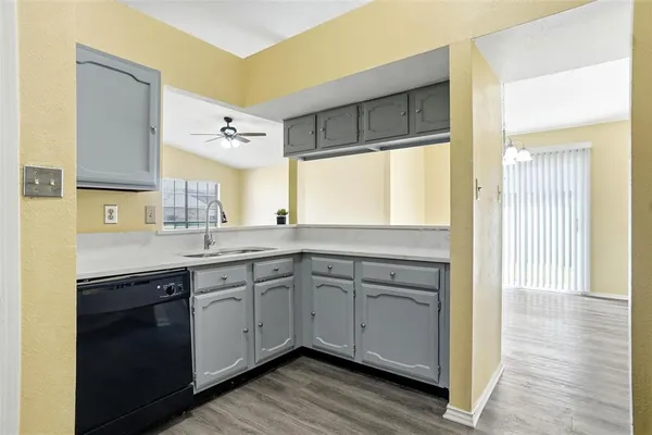 $2,300 | 134 London Lane, Glenn Heights, TX 75154