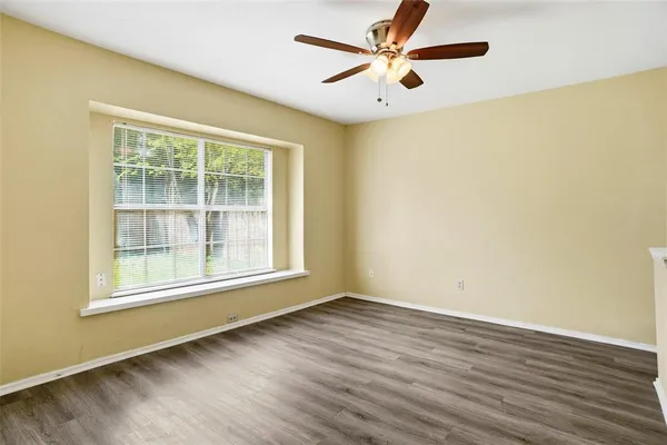 $2,300 | 134 London Lane, Glenn Heights, TX 75154