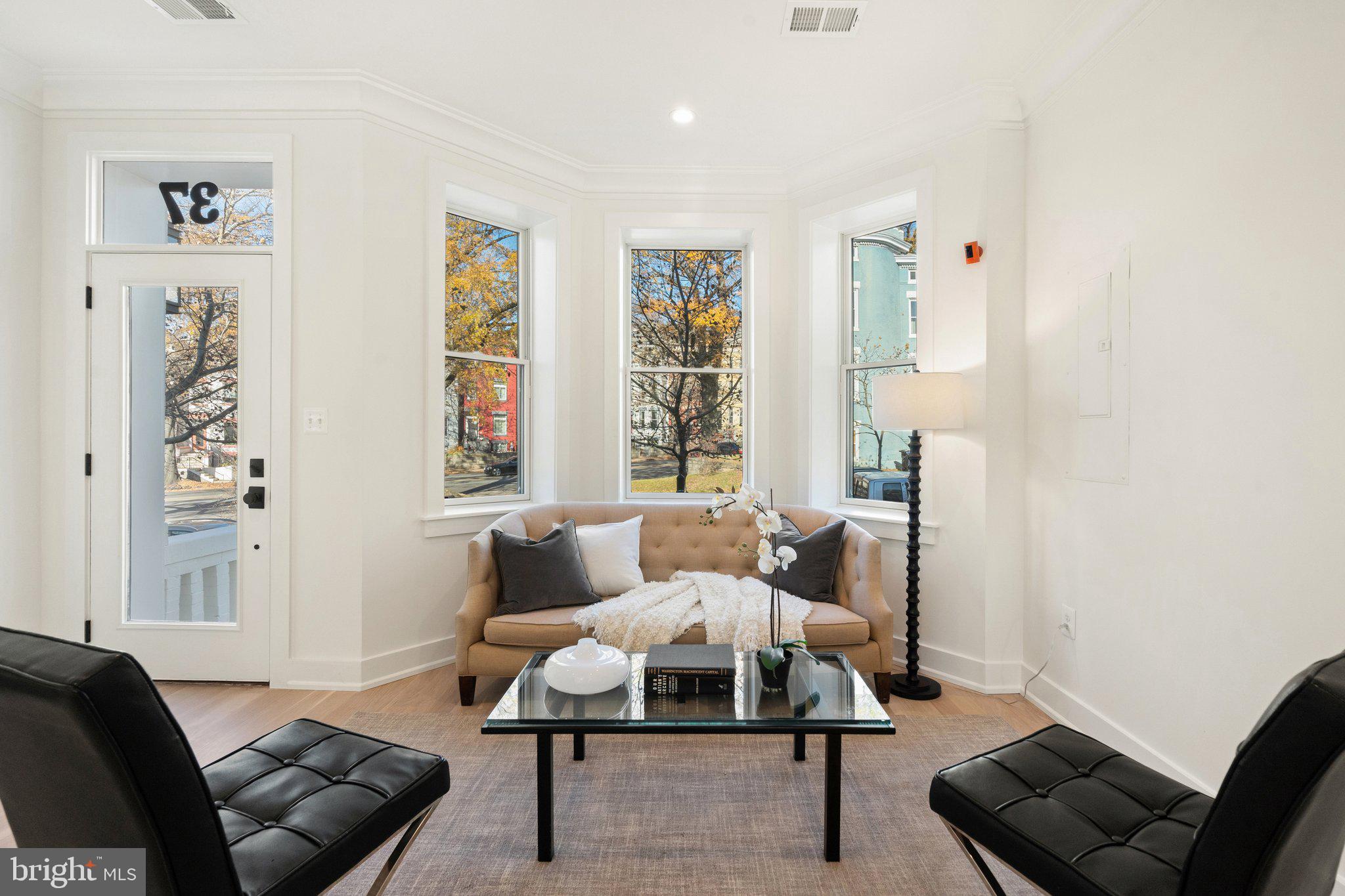 37 U Street Northeast Washington, DC 20002 - Photo 5 of 45 Gorgeous bay window