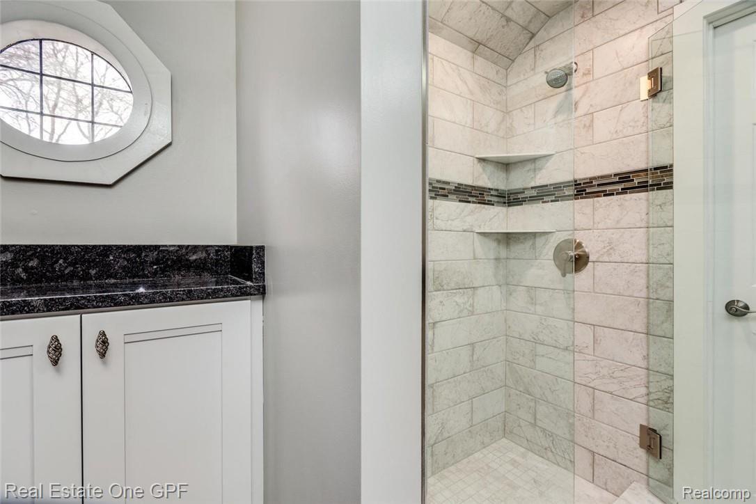 744 Lincoln Road Grosse Pointe, MI 48230 - Photo 26 of 42 29 Master bath.jpg