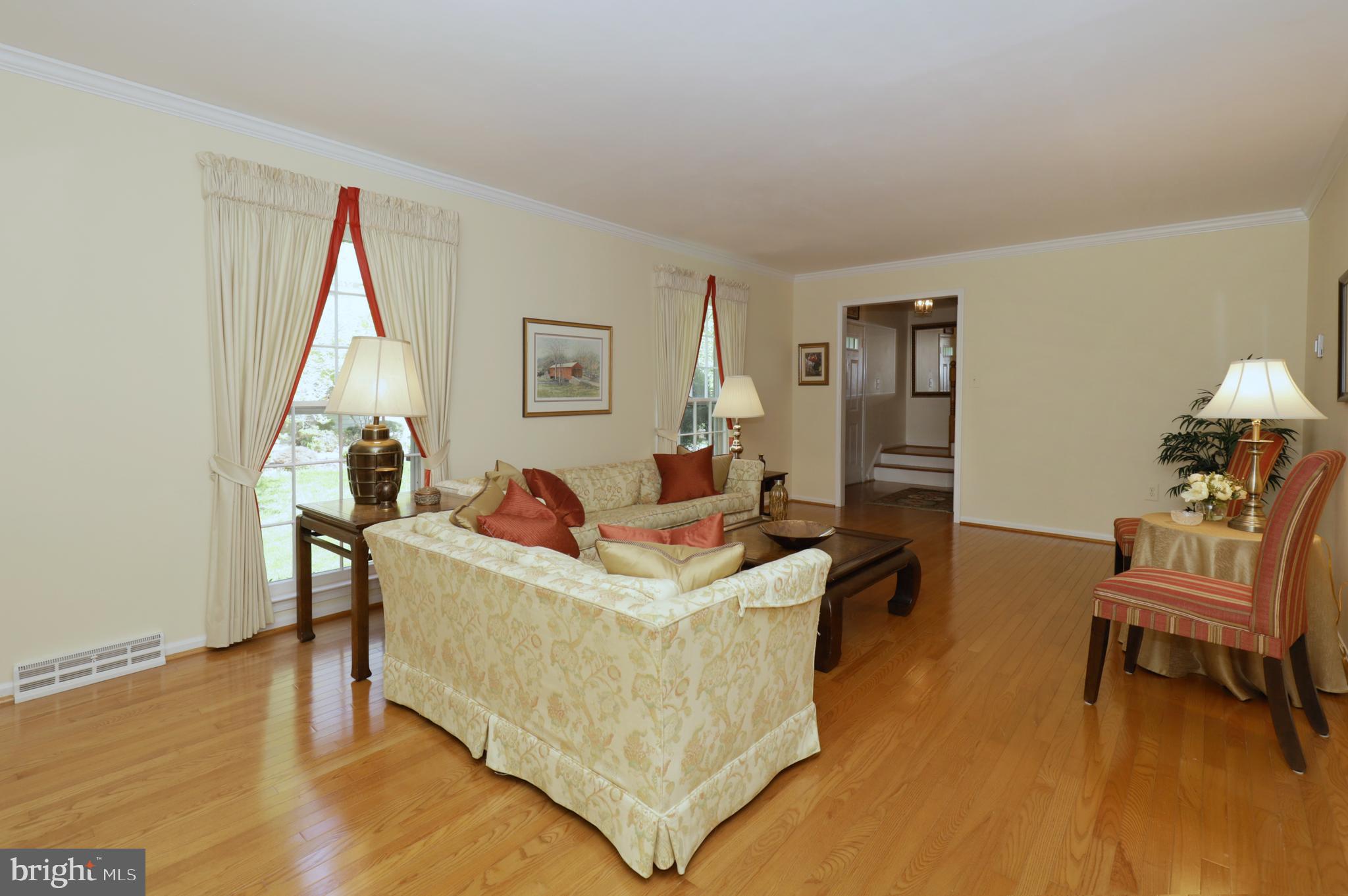 7616 Bertito Lane Springfield, VA 22153 - Photo 9 of 54 Living Room