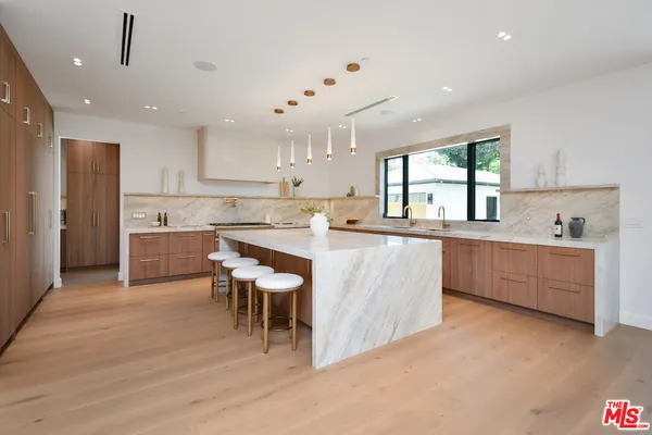 $5,995,000 | 112 South Valley Street, Burbank, CA 91505