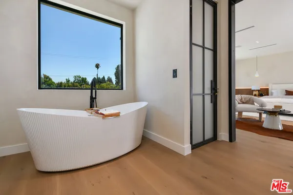 $5,995,000 | 112 South Valley Street, Burbank, CA 91505