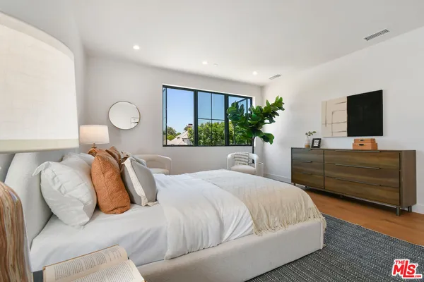 $5,995,000 | 112 South Valley Street, Burbank, CA 91505