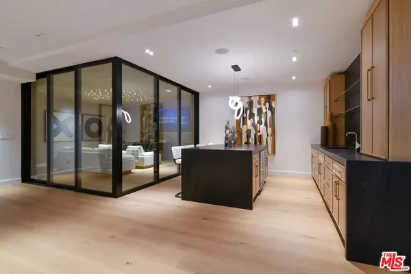 $5,995,000 | 112 South Valley Street, Burbank, CA 91505