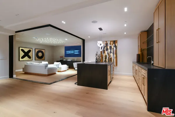 $5,995,000 | 112 South Valley Street, Burbank, CA 91505