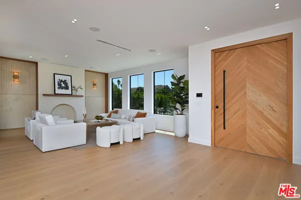 $5,995,000 | 112 South Valley Street, Burbank, CA 91505