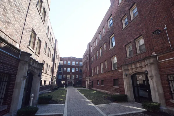 $1,250 | 3267 West Wrightwood Avenue, Unit 1Y, Chicago, IL 60647