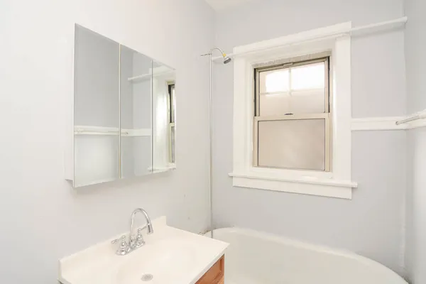 $1,250 | 3267 West Wrightwood Avenue, Unit 1Y, Chicago, IL 60647