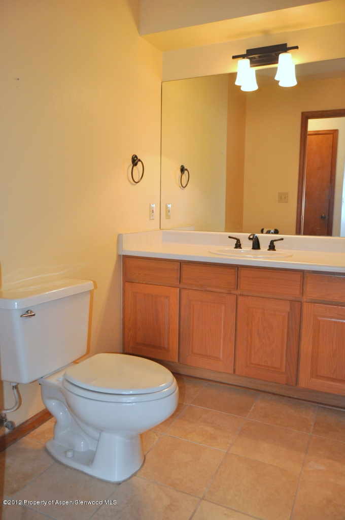 91 Silverado Drive Basalt, CO 81621 - Photo 10 of 29 Main Floor Bathroom