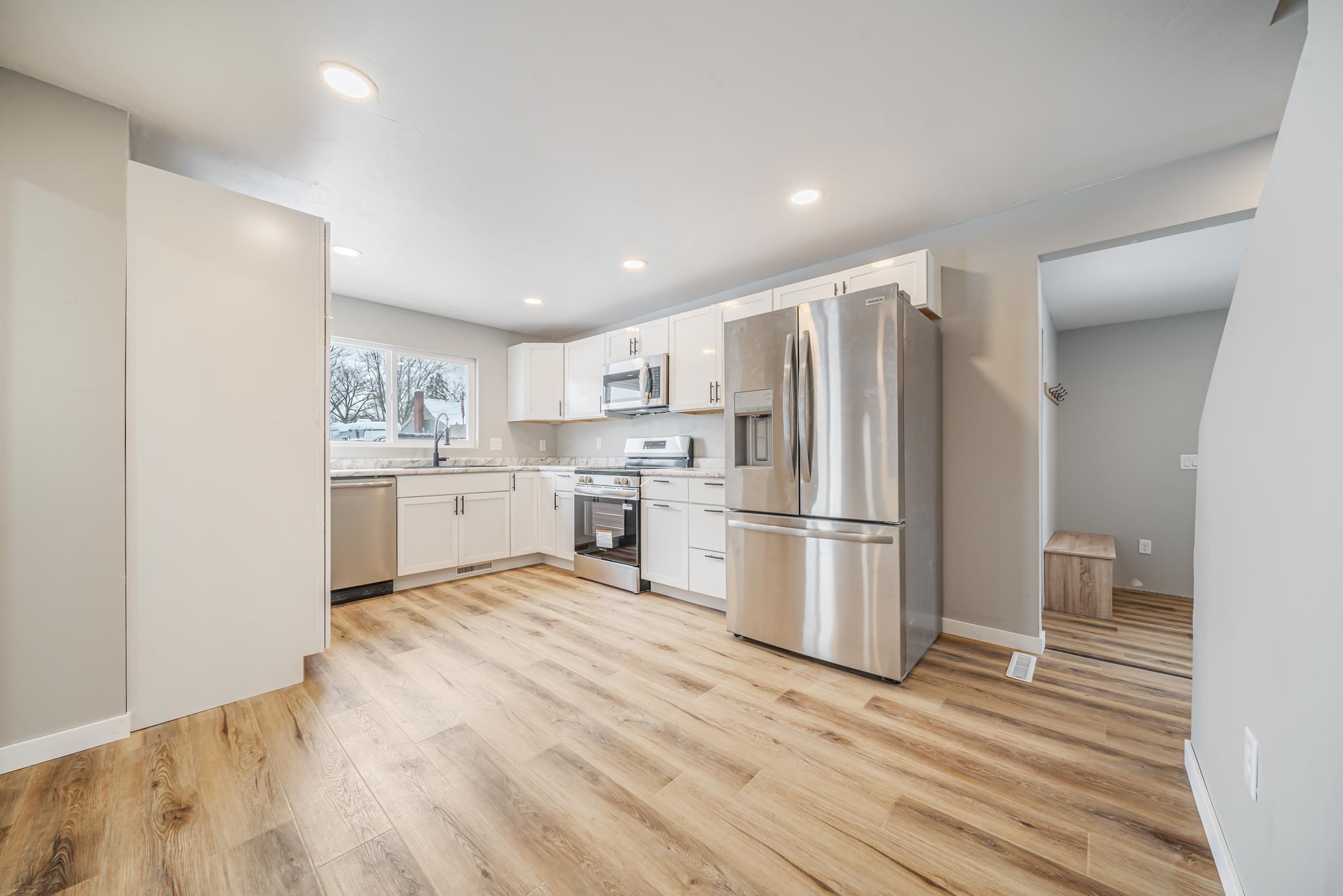 720 Oak Street Winneconne, WI 54986 - Photo 6 of 47