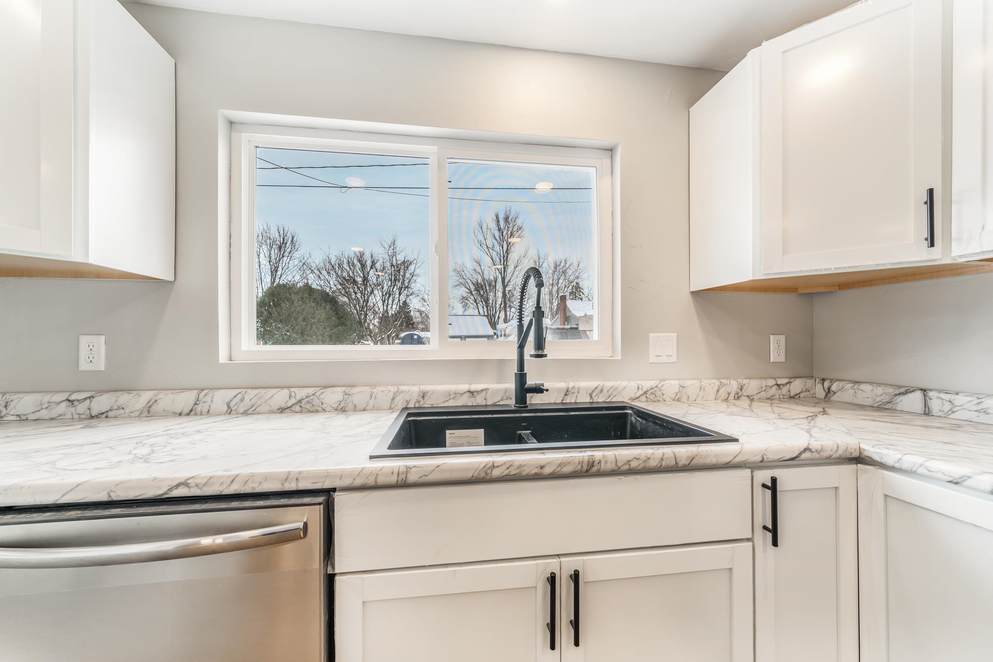 720 Oak Street Winneconne, WI 54986 - Photo 9 of 47