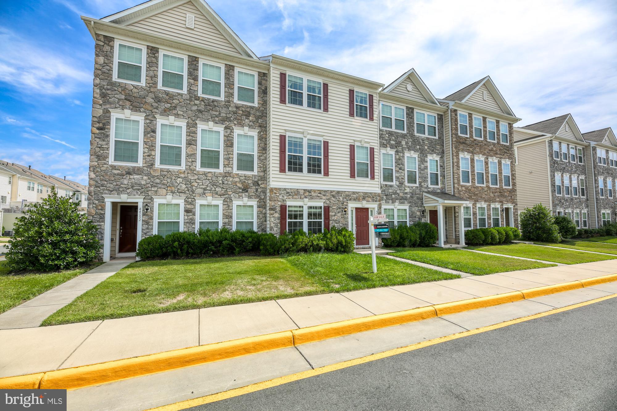 44094 Turf Field Square Chantilly, VA 20152 - Photo 3 of 44 Gallery Image 3
