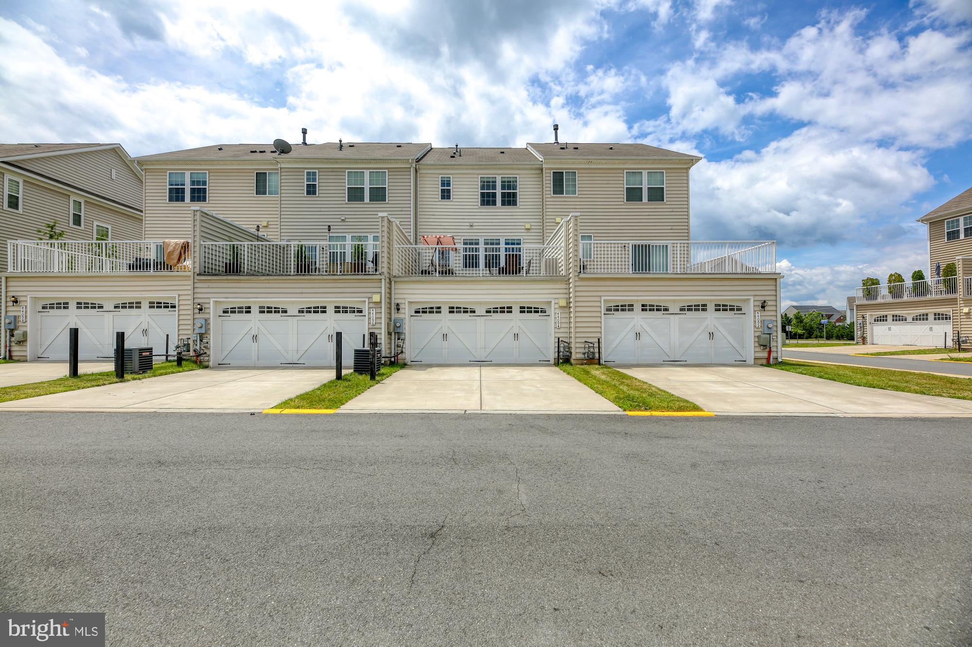 44094 Turf Field Square Chantilly, VA 20152 - Photo 24 of 44 Gallery Image 24
