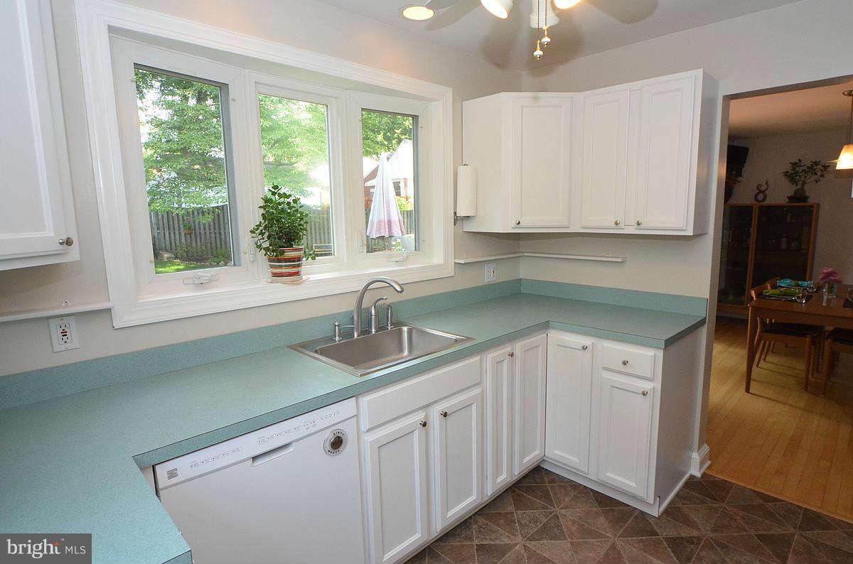 11604 College View Drive Silver Spring, MD 20902 - Photo 11 of 30 Kitchen