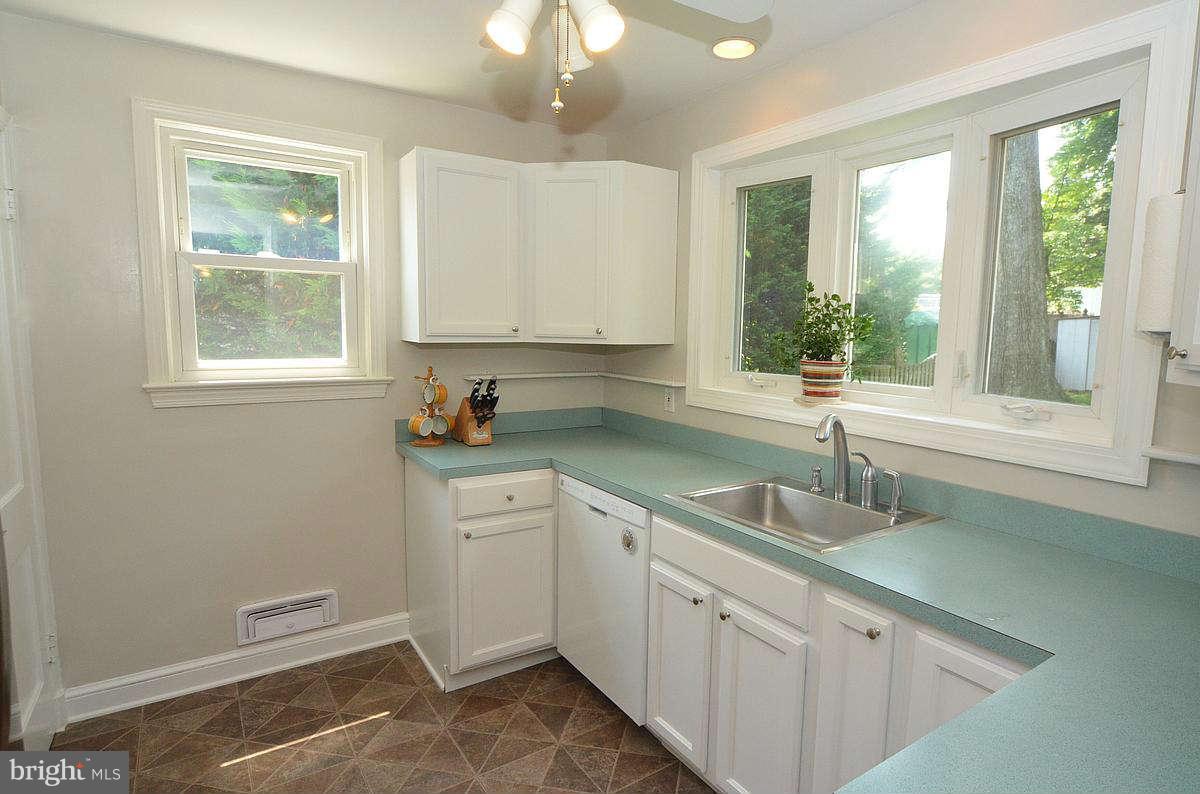 11604 College View Drive Silver Spring, MD 20902 - Photo 12 of 30 Kitchen