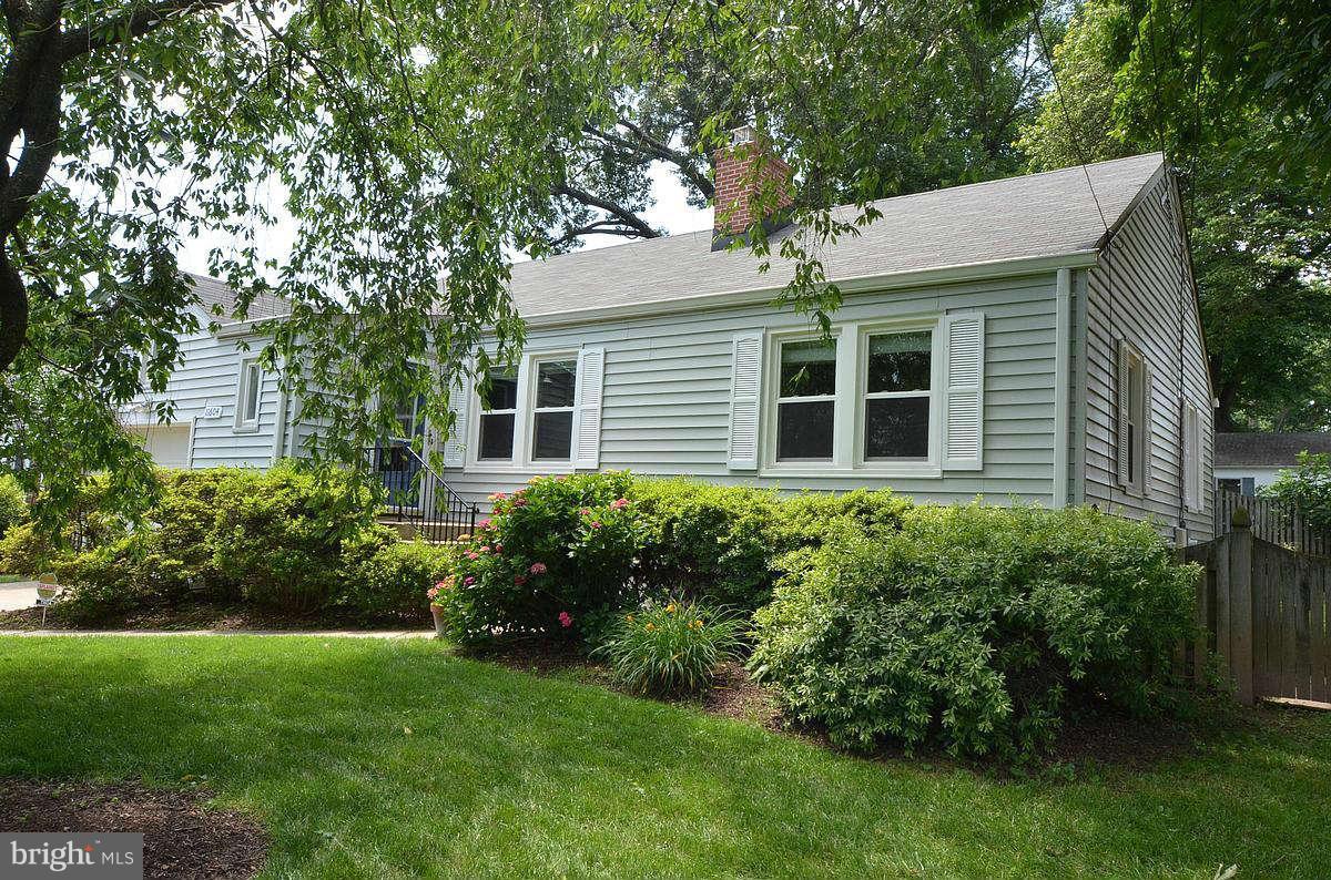 11604 College View Drive Silver Spring, MD 20902 - Photo 3 of 30 Exterior Front