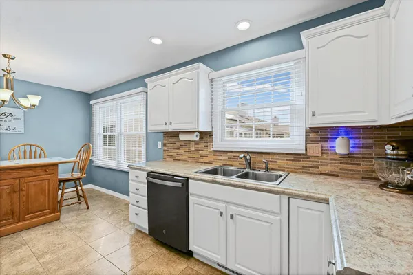 $269,900 | 2523 Windward Boulevard, Unit 2523, Champaign, IL 61821