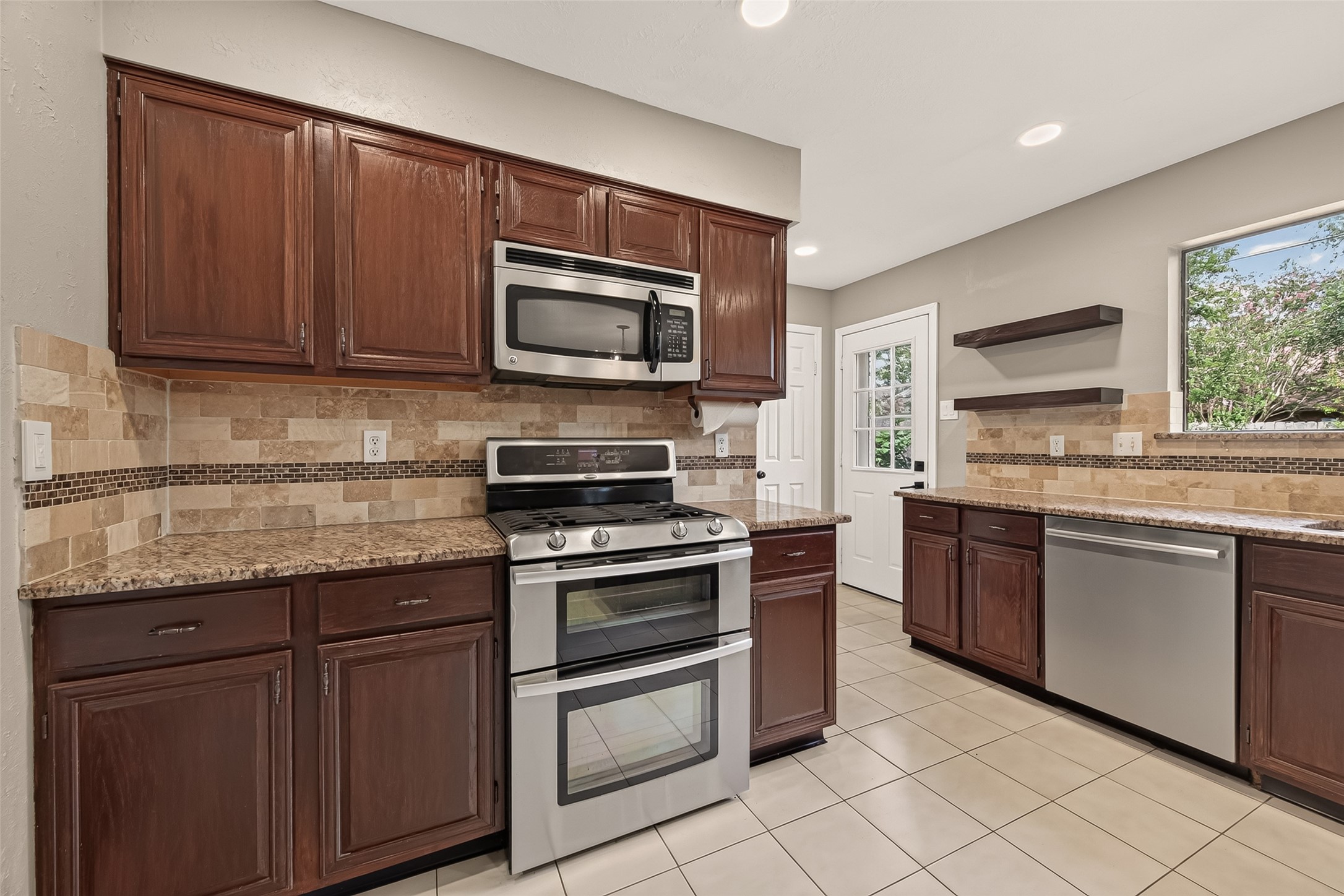 1030 Mabry Mill Road Houston, TX 77062 - Photo 15 of 45