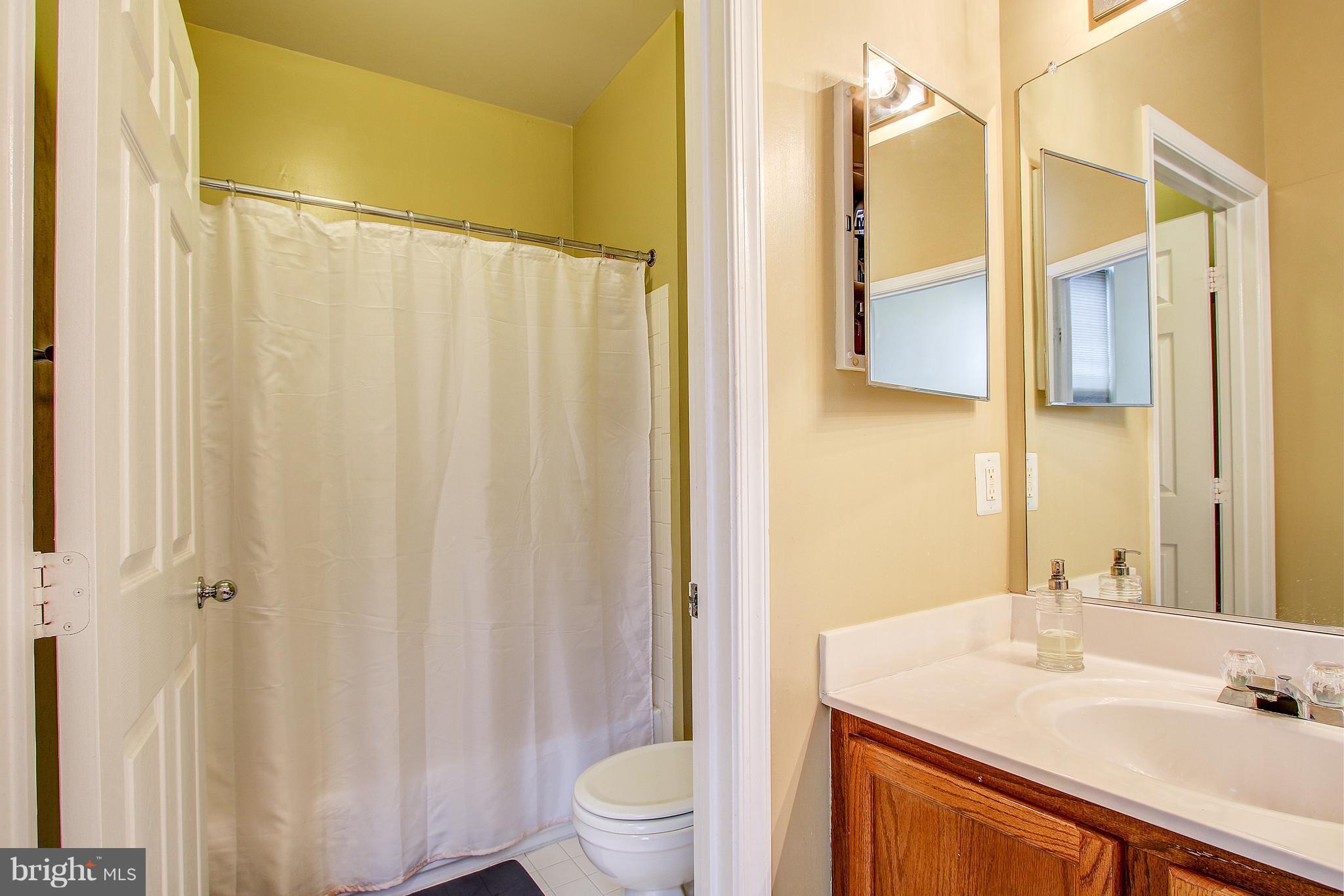 1305 Windleaf Drive, Unit 173 Reston, VA 20194 - Photo 23 of 30 Bath (Master)